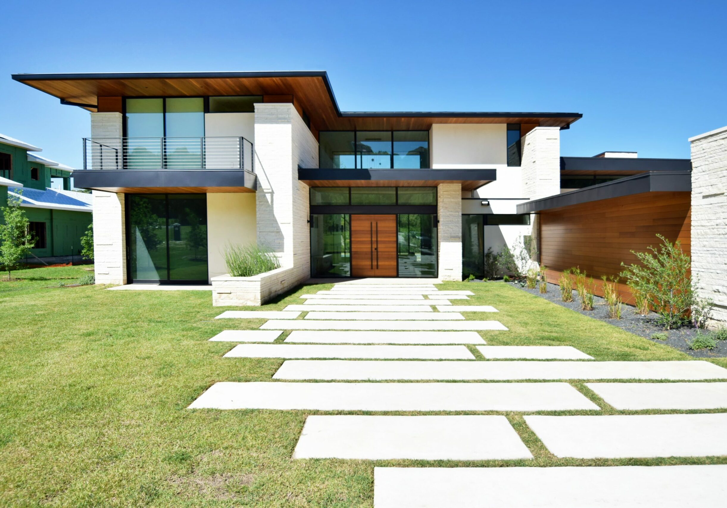 Exterior view of modern home designed by Jay Corder Architect